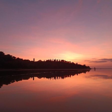 Isola Polvese Resort Кастильоне дел Лаго Екстериор снимка