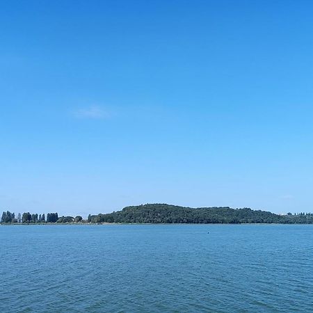 Isola Polvese Resort Кастильоне дел Лаго Екстериор снимка