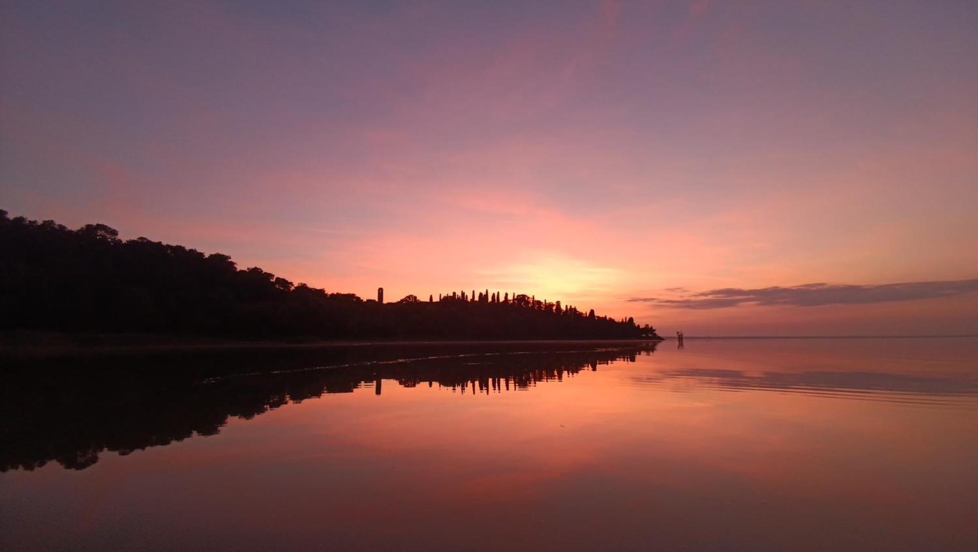 Isola Polvese Resort Кастильоне дел Лаго Екстериор снимка