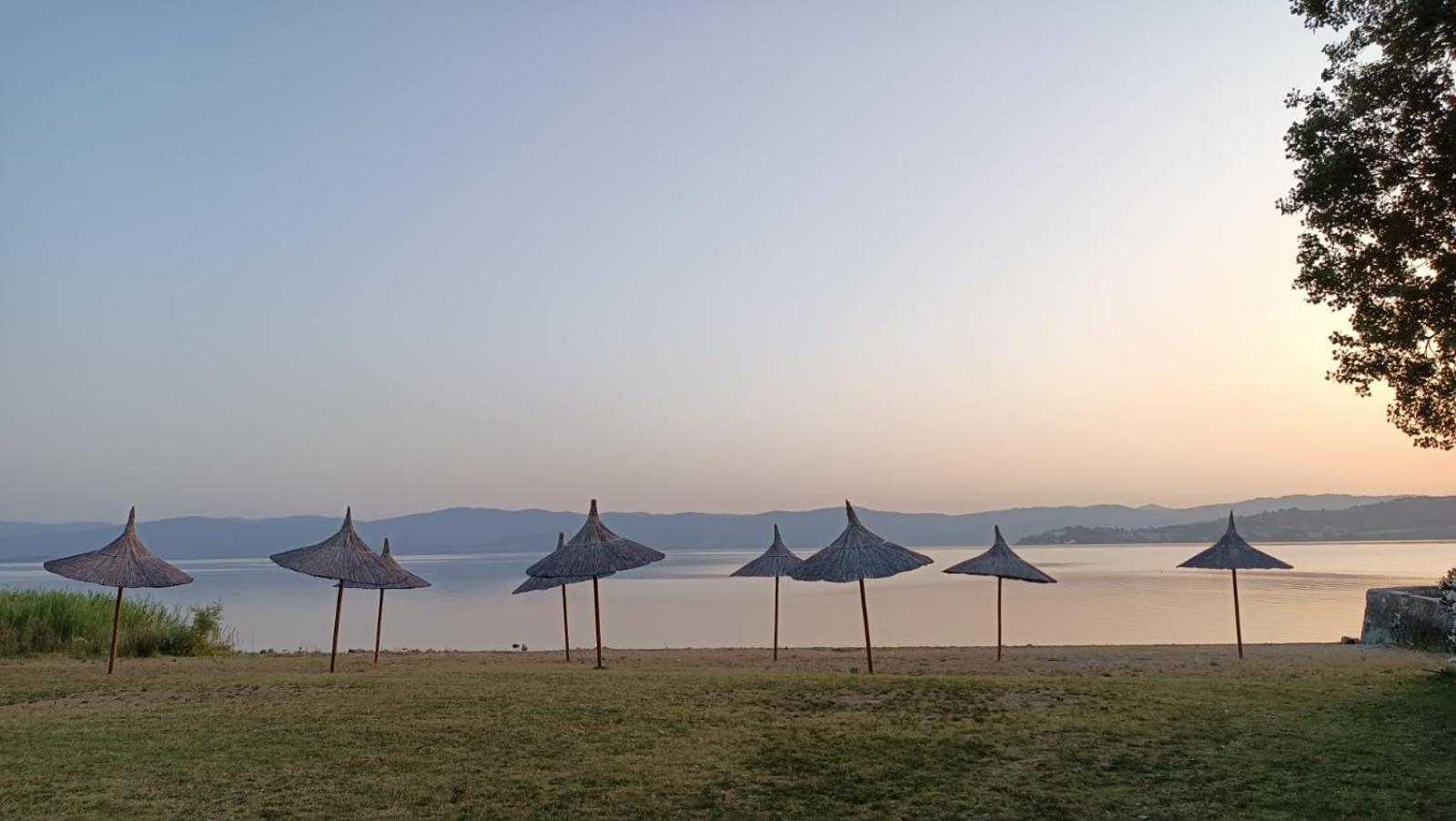 Isola Polvese Resort Кастильоне дел Лаго Екстериор снимка