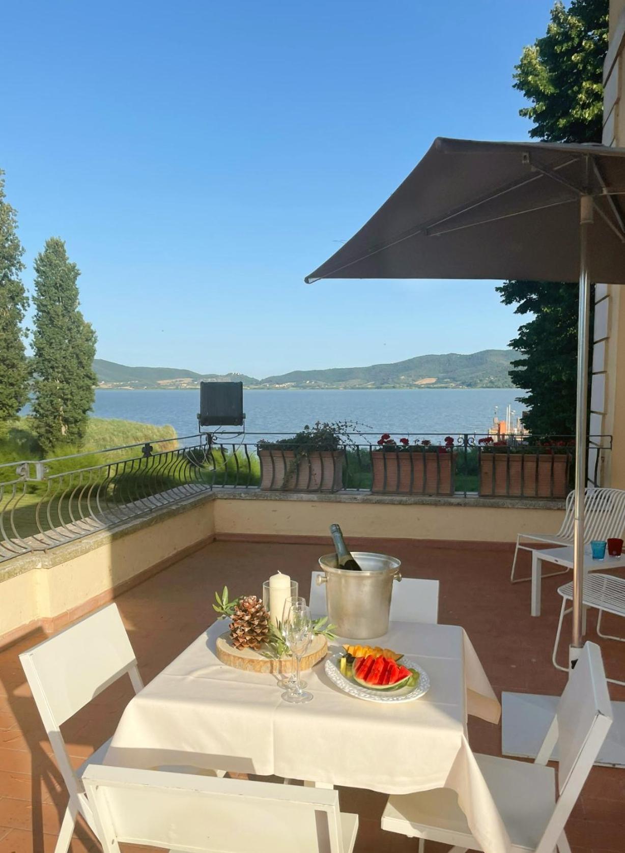 Isola Polvese Resort Кастильоне дел Лаго Екстериор снимка